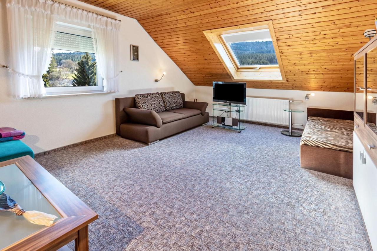 Апартаменты Haus Elfi Hausen am Tann Экстерьер фото