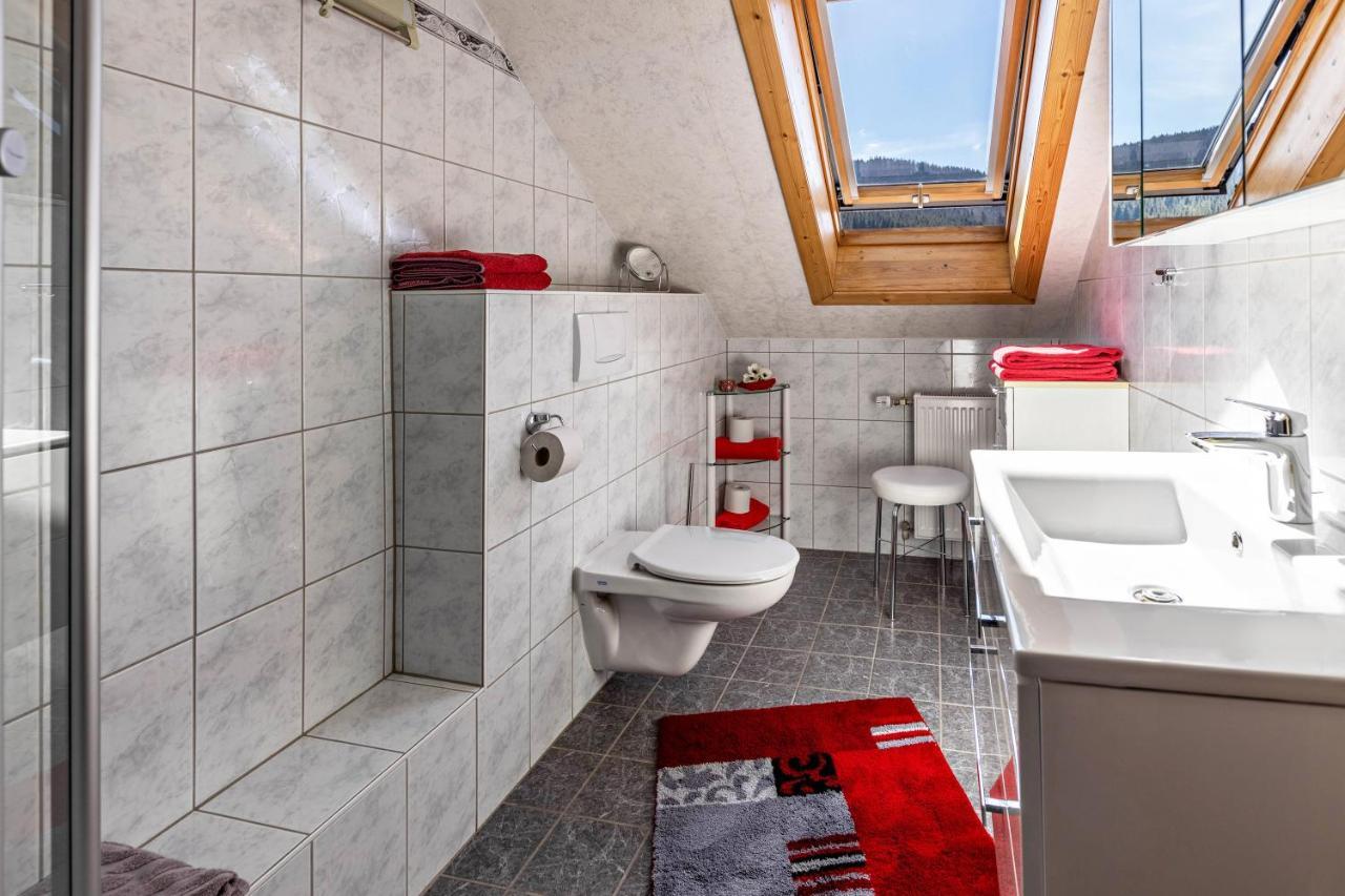 Апартаменты Haus Elfi Hausen am Tann Экстерьер фото