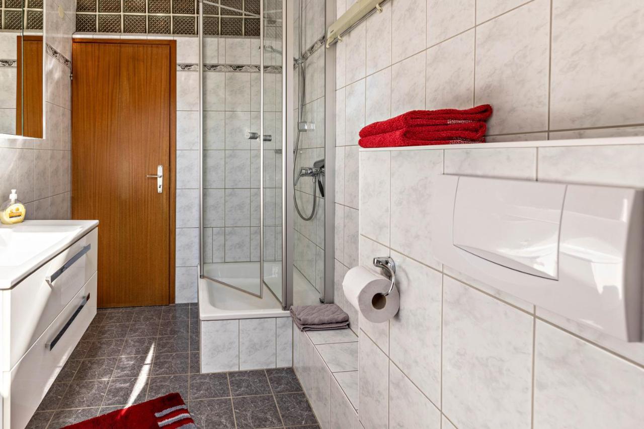 Апартаменты Haus Elfi Hausen am Tann Экстерьер фото